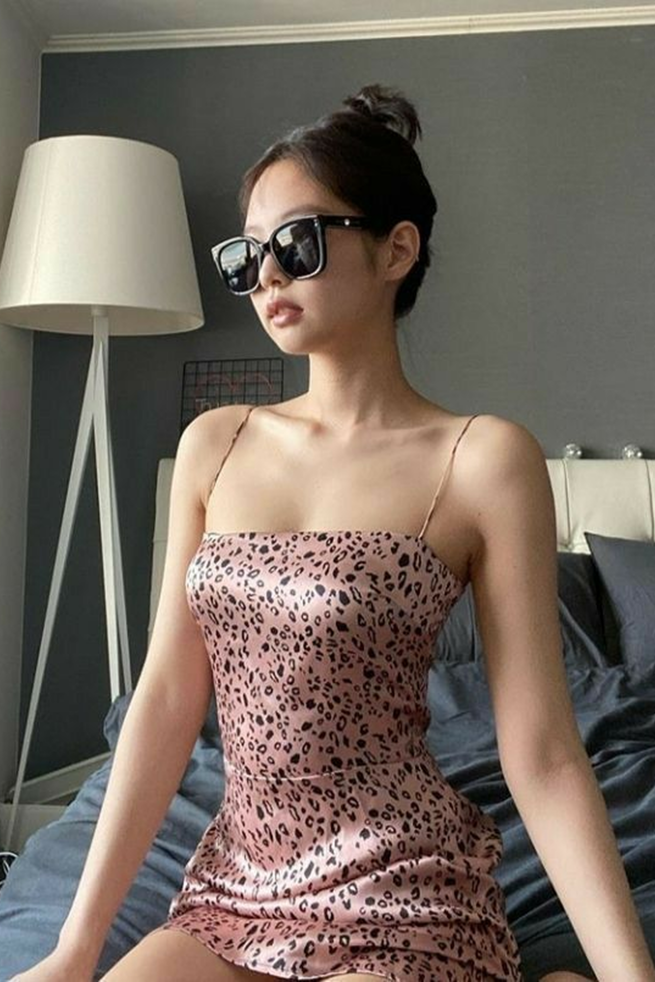 BLACKPINKジェニーの憧れの直角肩ラインと綺麗な鎖骨、女性の肩トレモチベーション画像