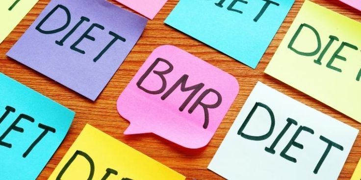 「BMR（基礎代謝）」と書かれたピンク色の付箋を中心に、「DIET」の付箋が囲んでいる様子。ダイエットを成功させるための基礎代謝を上げる方法の重要性を強調するサムネイル画像。